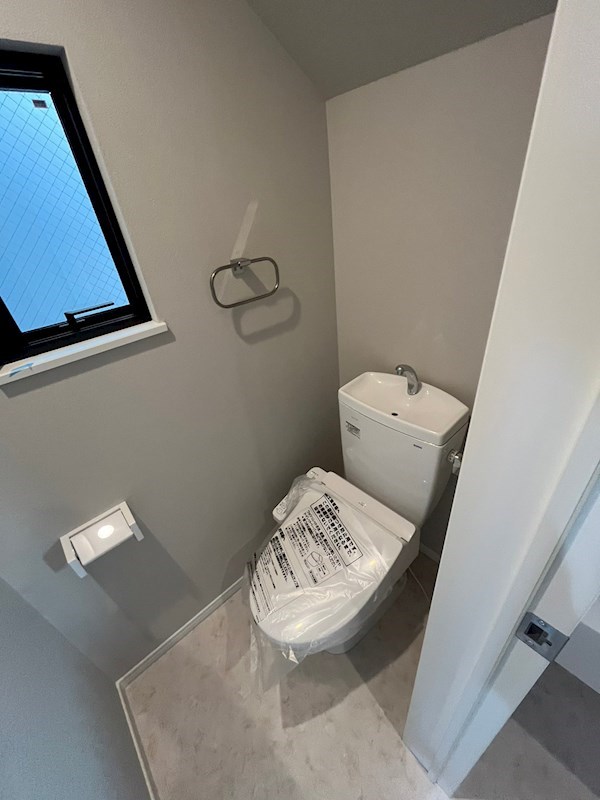 ＪＲ東海道本線 摩耶駅 徒歩15分 2階建 築4年のトイレ写真