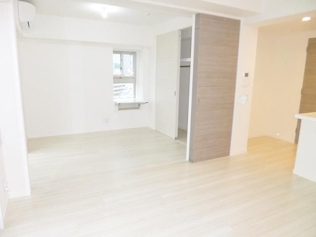 居室・リビング　★２面採光の居室、しかも角部屋です★