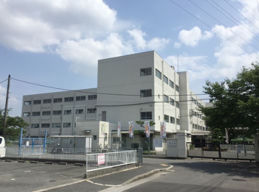 小学校　高槻市立真上小学校（小学校）まで893m