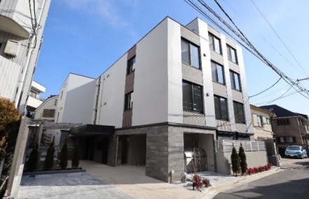 建物外観　鉄筋コンクリート造のがっちりとした建物。