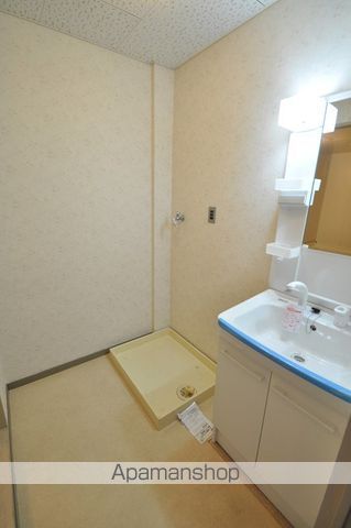 阪急千里線 北千里駅 バス乗車時間：10分 最寄りバス停で下車 徒歩5分 3階建 築40年の内装写真