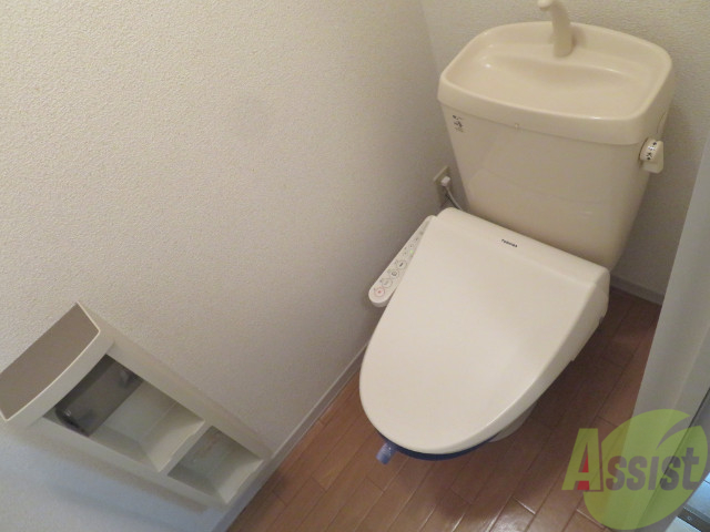 トイレ　ウォシュレット機能がついたトイレです。安心して使用できますね