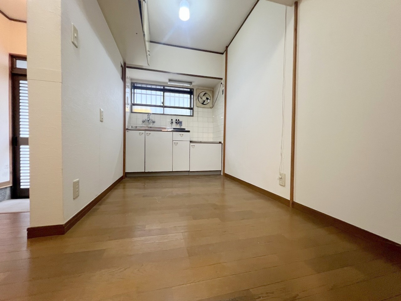 地下鉄千日前線 南巽駅 徒歩15分 2階建 築57年の居間写真