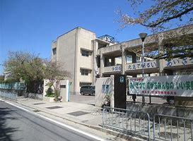 小学校　西宮市立鳴尾北小学校（小学校）まで669m