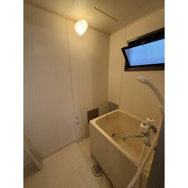 ＪＲ東海道本線 藤枝駅 バス乗車時間：16分 最寄りバス停で下車 徒歩8分 2階建 築41年の風呂写真