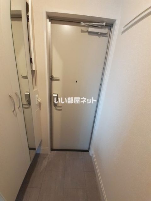 ロイヤルクレセントの玄関写真