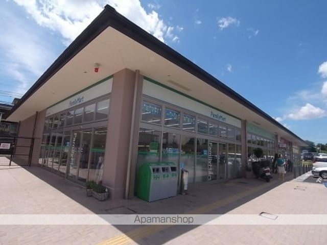 コンビニ　ファミリーマート　近鉄あやめ池駅前店（コンビニ）まで392m