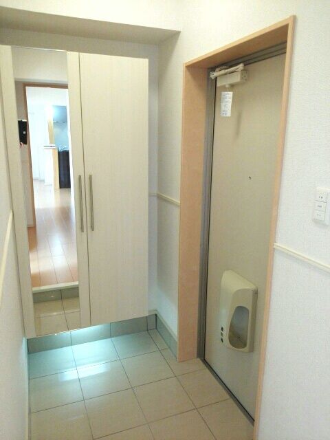 ラフィーネ泡瀬の玄関写真