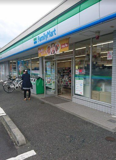 コンビニ　ファミリーマート新石川246店（コンビニ）まで810m