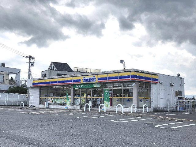 コンビニ　ミニストップ香良洲店（コンビニ）まで574m