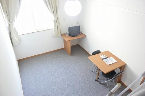 レオパレス白百合の居間写真