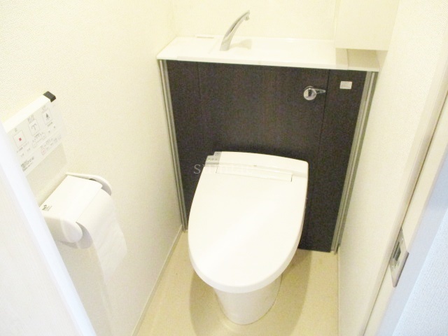 トイレ　温水洗浄便座です☆