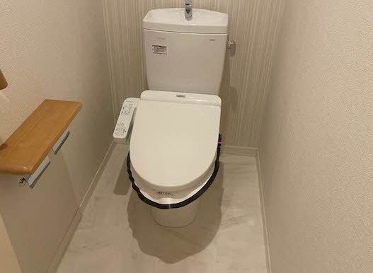 トイレ　温水洗浄便座