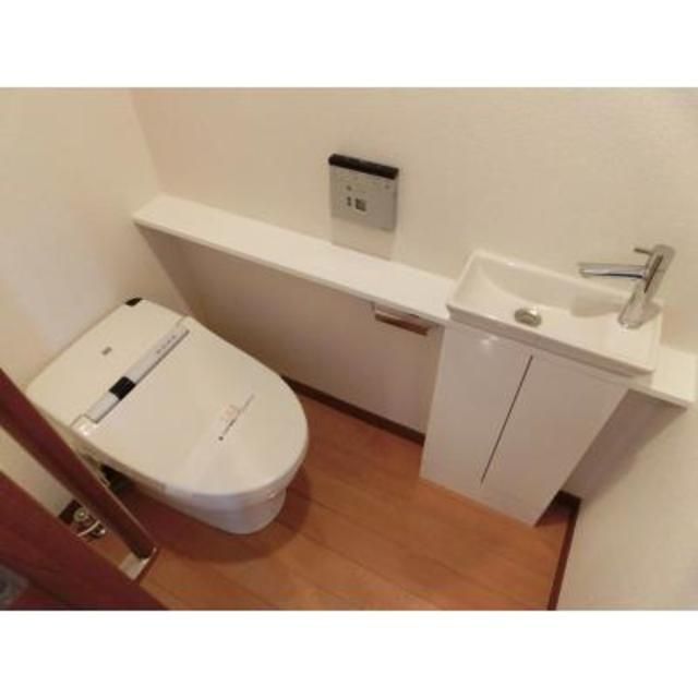 トイレ　※写真は同タイプ住戸です。