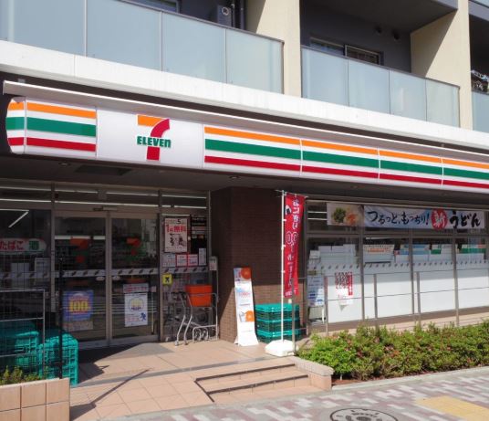 コンビニ　セブンイレブン新宿市谷台町店（コンビニ）まで389m