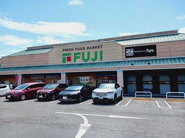 スーパー　フジ垣生店様（スーパー）まで700m