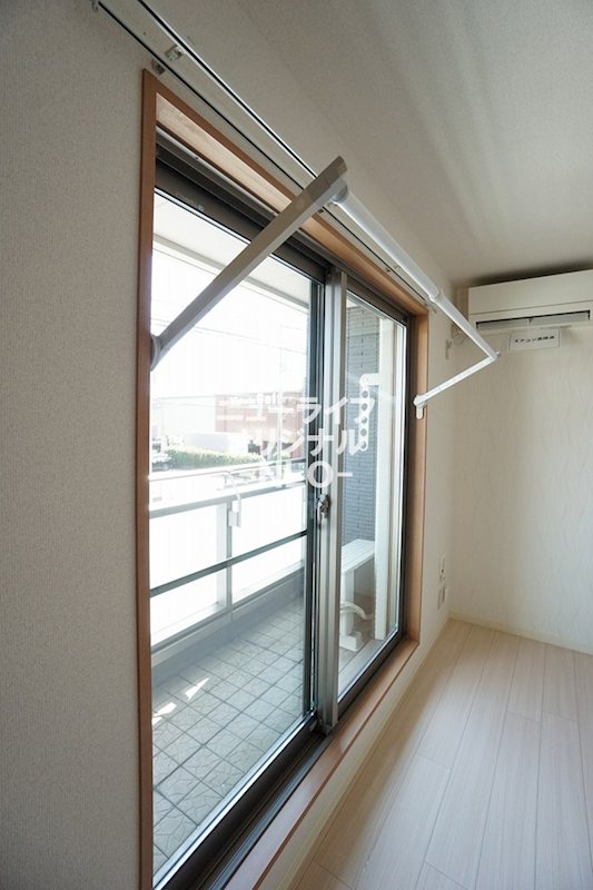 その他設備　室内物干しがあるので雨天時にも安心してお洗濯ができます☆