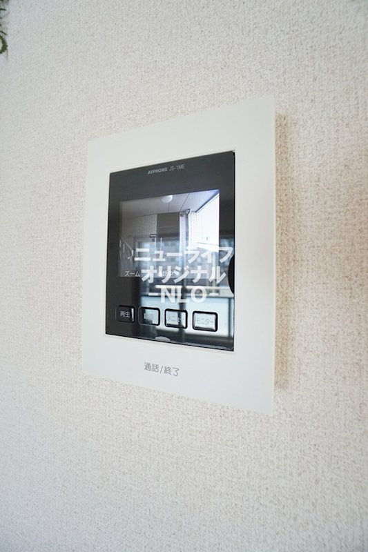 セキュリティ　突然の訪問者もモニター越しに目視してから対応できるので安心☆