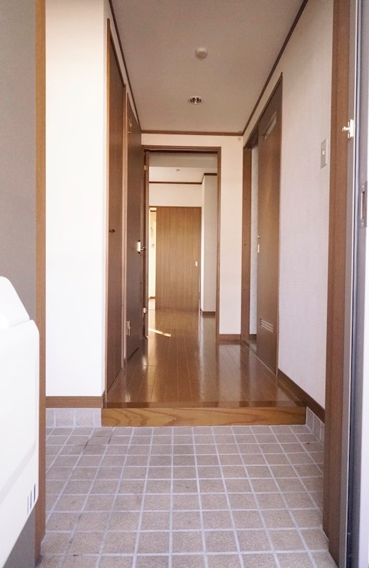 玄関　※同棟同型写真（現状優先となります。）