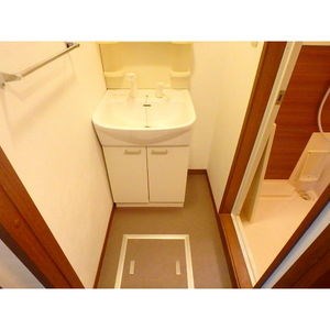 洗面設備　※同棟同型写真（現状優先となります。）