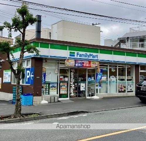 コンビニ　ファミリーマート目黒本町三丁目店（コンビニ）まで231m