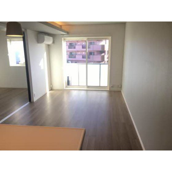 万葉線 広小路駅 徒歩15分 2階建 築6年の居間写真