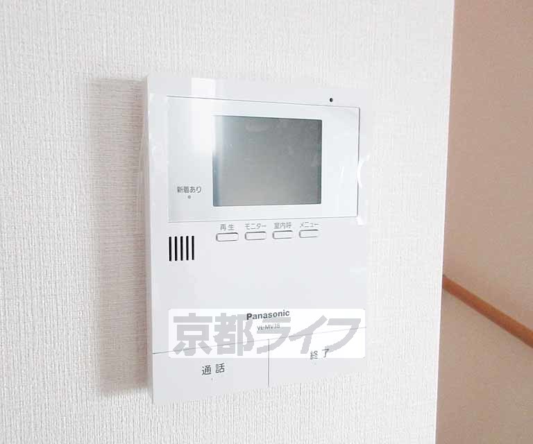 セキュリティ　モニター付きで来訪者の確認ができて安心です。