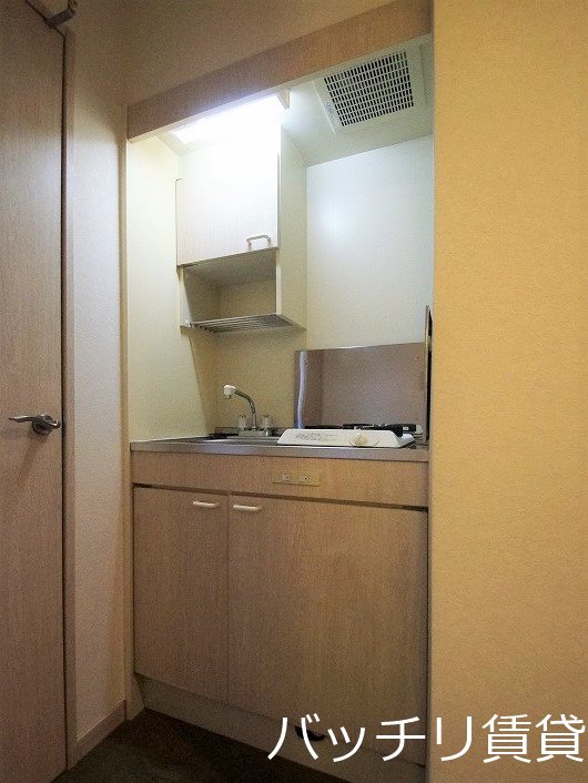 キッチン　別号室タイプの為、現状を優先いたします