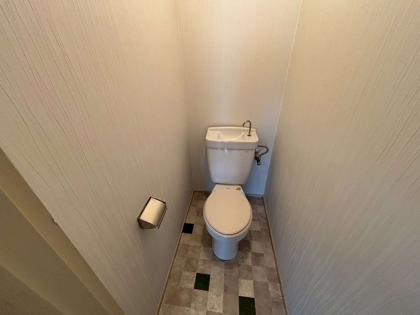 近鉄大阪線 高安駅 徒歩7分 3階建 築43年のトイレ写真