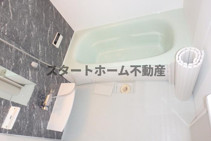 バス・シャワールーム　落ち着いた空間のお風呂です