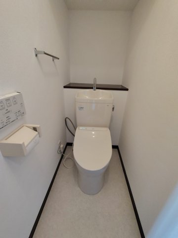 トイレ　温水洗浄機能付きのトイレです