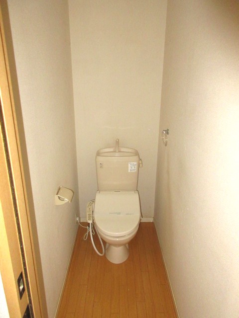 トイレ　写真は別の部屋のものです。