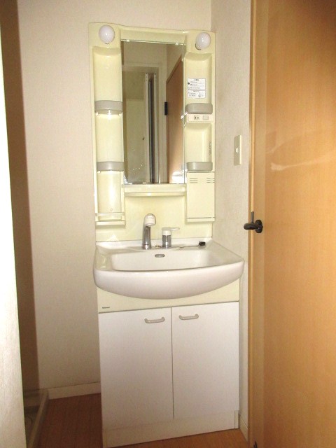 洗面設備　写真は別の部屋のものです。