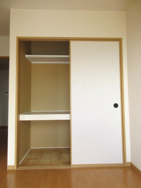 収納　写真は別の部屋のものです。