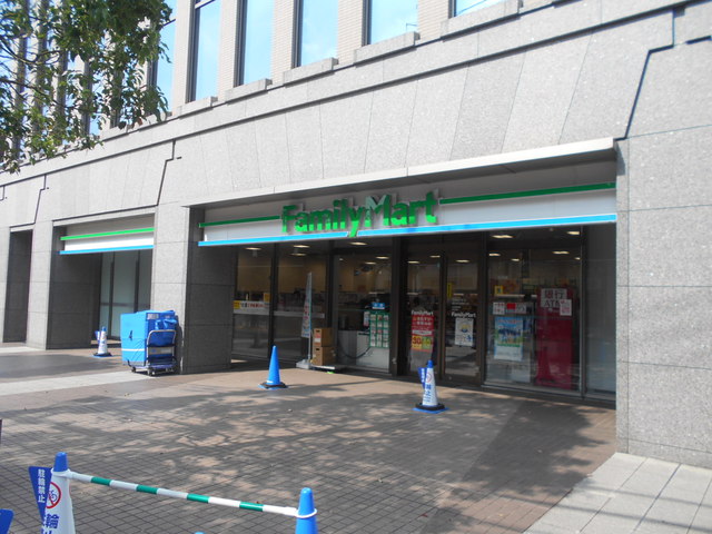 コンビニ　ファミリーマート　朝日生命代田橋ビル店（コンビニ）まで230m