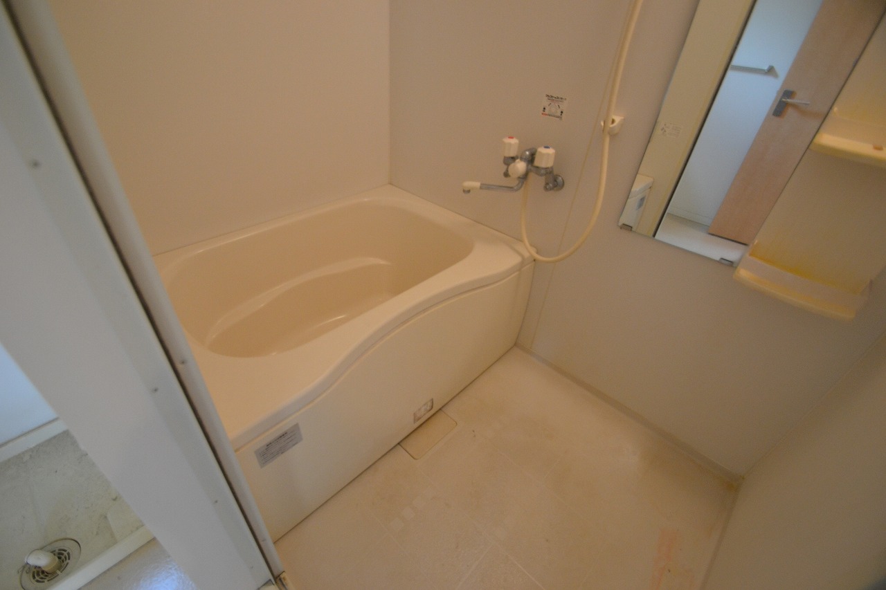 バス・シャワールーム　浴室乾燥機付なので雨でも安心お洗濯