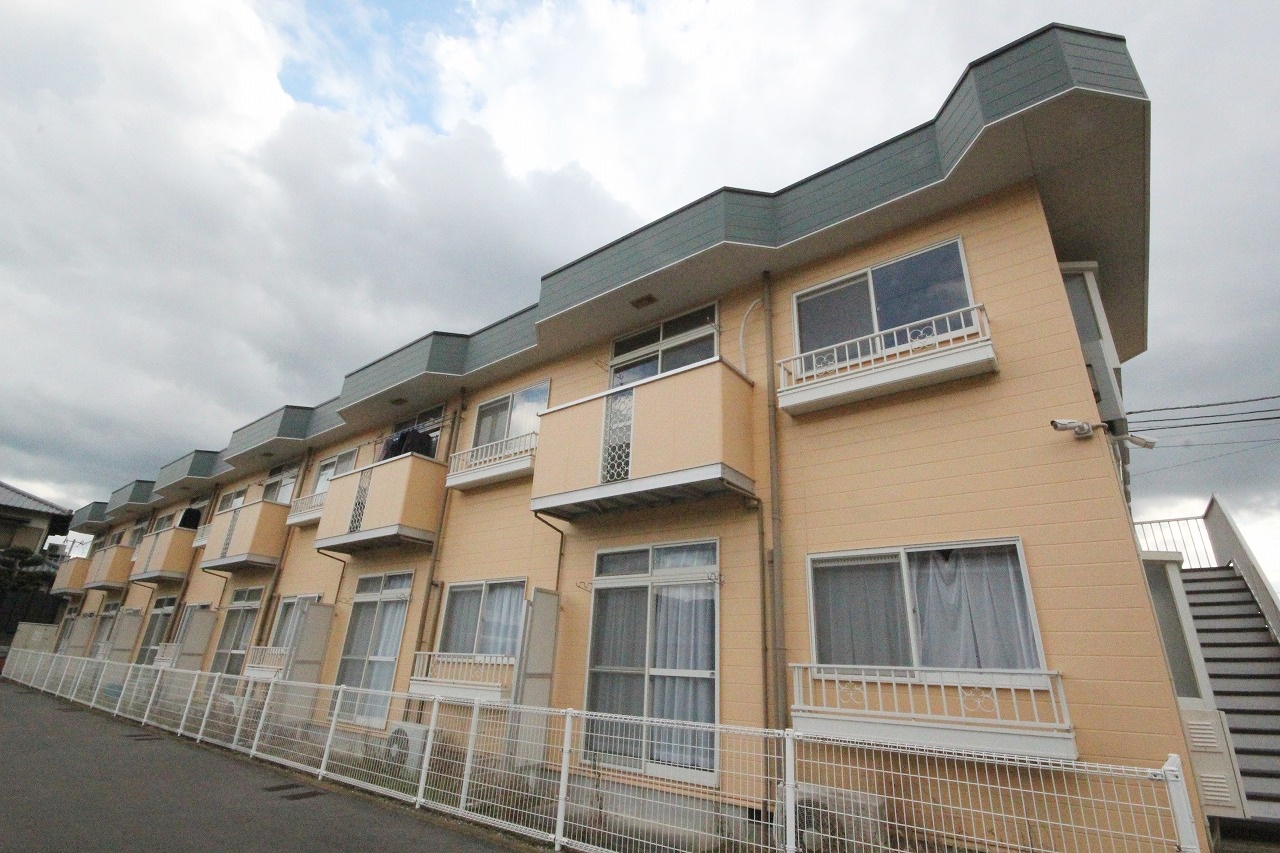 高松市牟礼町牟礼のアパートの建物外観