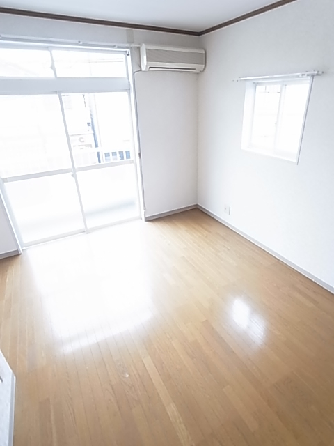 居室・リビング　明るい居室