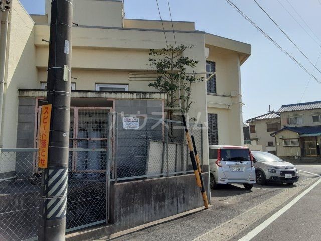 【碧南市権現町のアパートの幼稚園・保育園】