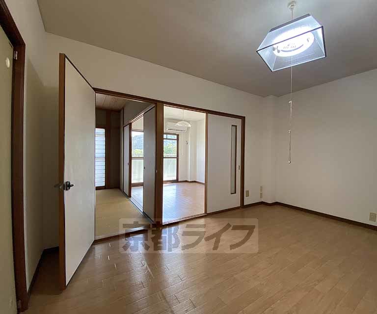 居室・リビング　洋室・和室の出入りがしやすいです。