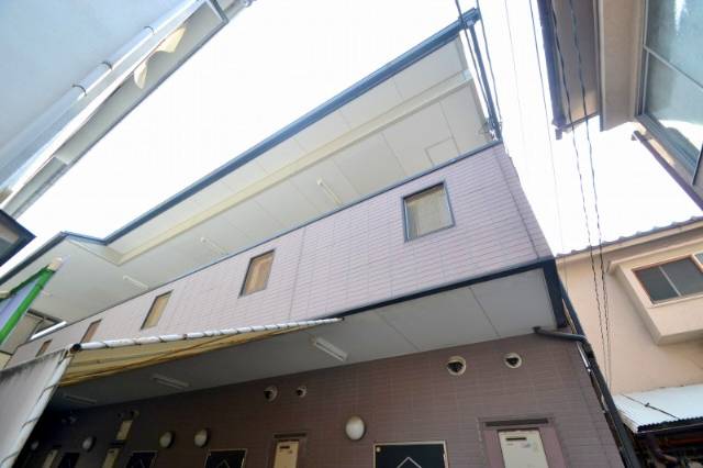 広島市南区宇品神田のアパートの建物外観