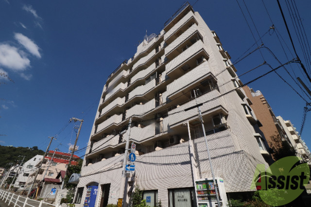 【神戸市中央区中山手通のマンションの建物外観】