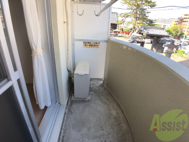 バルコニー　広々しているバルコニーです。洗濯物も干せそうです。