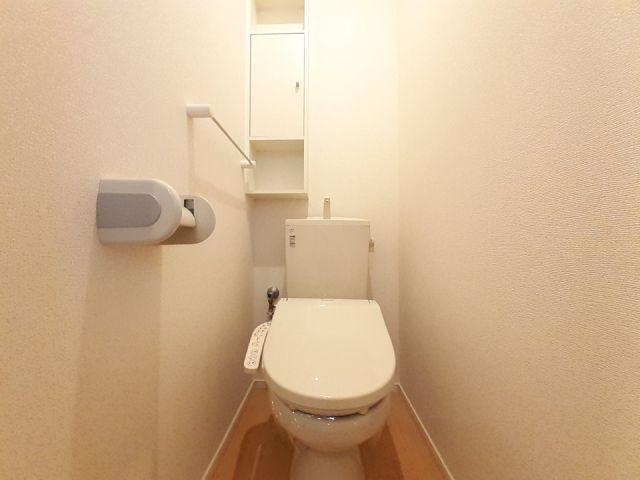 【富山市下大久保のアパートのトイレ】
