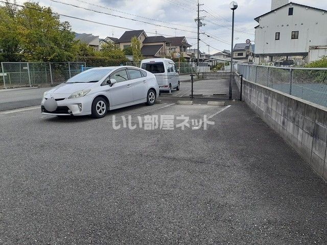 【桜井市大字外山のアパートの駐車場】