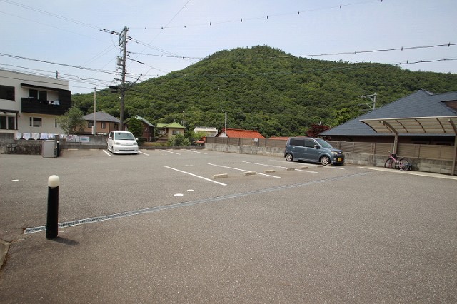 【広島市東区福田のアパートの駐車場】