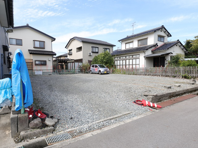 【パインパレス上飯野の駐車場】