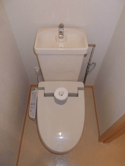 【津山市平福のアパートのトイレ】