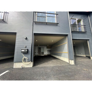 【Garage Villa 西岡崎の建物外観】