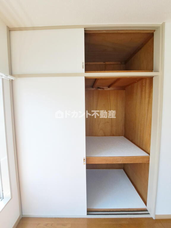 収納　押入れ完備